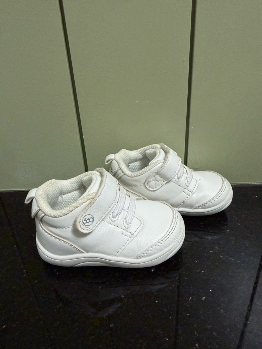 Stride Rite 360 Baby/Toddler Sneakers – White – Size 2.5m – Gently Used